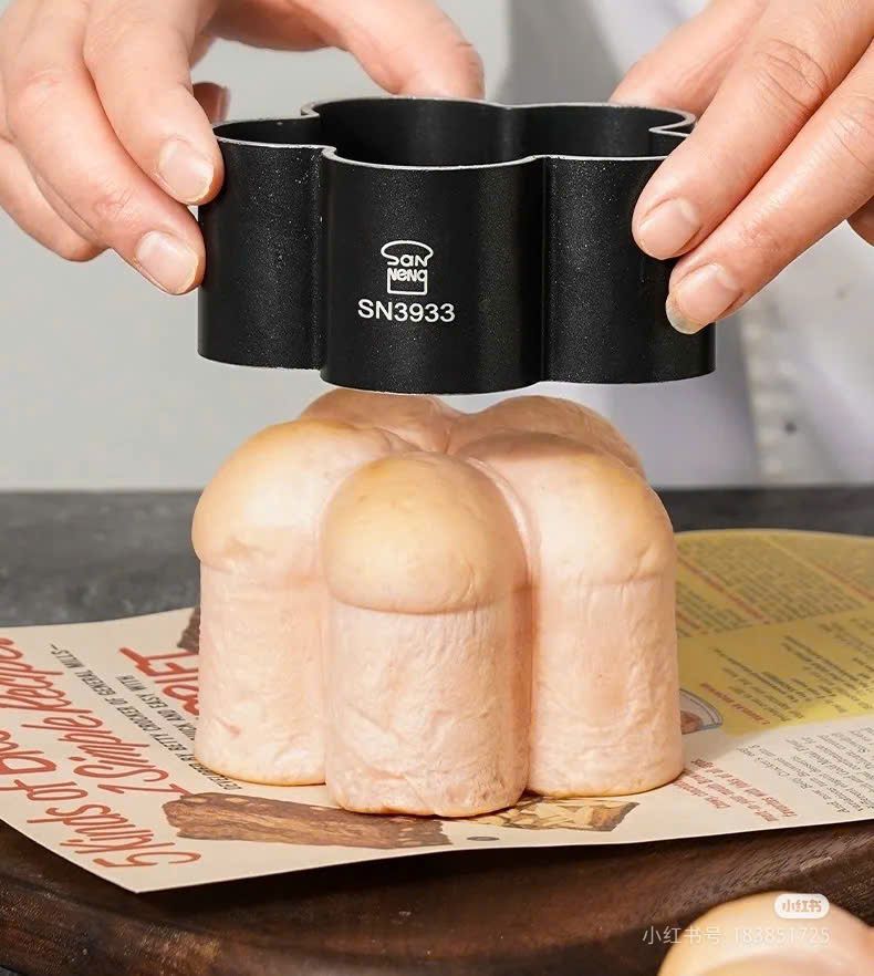 Khuôn ring hình hoa anh đào 5 cánh chống dính Sanneng ( Plum Blossom Ring ) SN3934 6inch